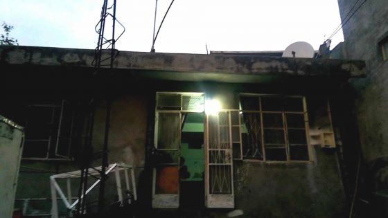 À Vallée-Pitot: il se jette du toit d’une maison après avoir percuté quatre voitures