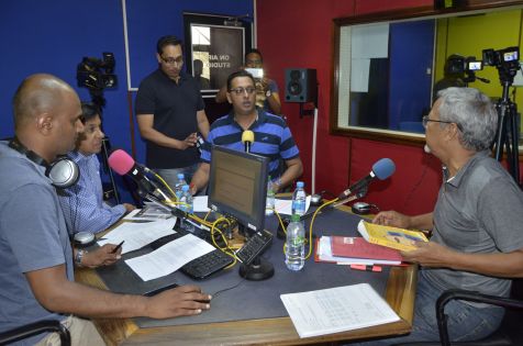 Radio Plus: temps forts du face-à-face très animé entre Roshi Bhadain et Jack Bizlall