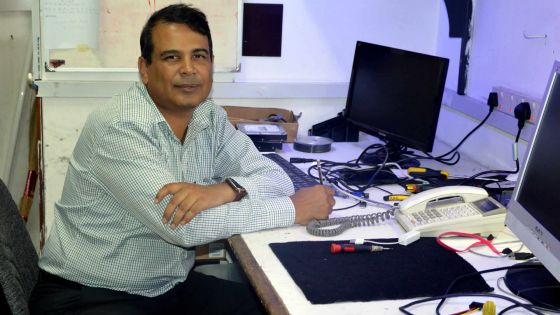 De l’électricité à l’informatique: Ajay Baijnath ou le génie de l’informatique