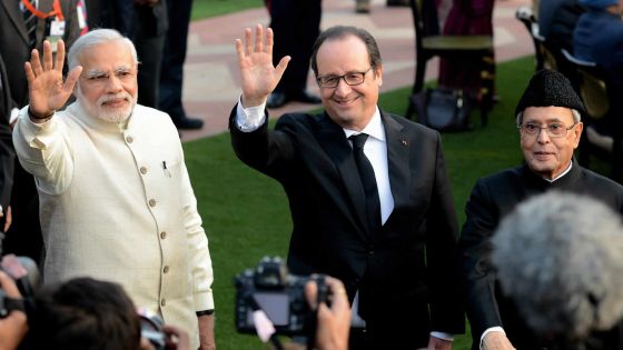 Inde: François Hollande achève sa visite par la parade militaire du Republic Day