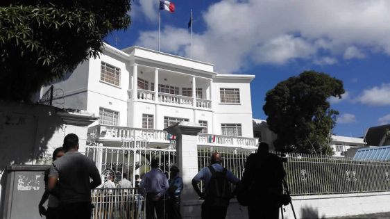 Coups de feu en direction de l’hôtel St-Georges et de l’ambassade de France : deux personnes aperçues sur les lieux