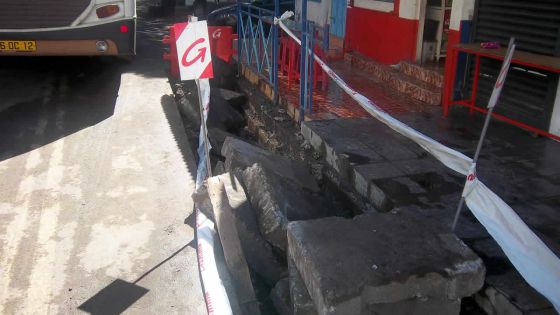 Rue Deschartres: le nettoyage des drains dérange les commerces