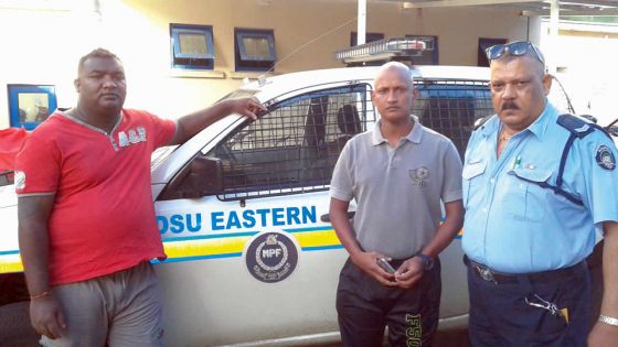 Vaste opération de recherches: les collègues du constable Mungur repêchent son corps