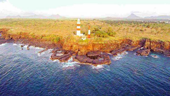 Cave Point Lighthouse, Albion: Not for the faint-hearted