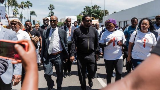 Afrique du Sud : des hommes, dont le roi zoulou, manifestent contre les violences faites aux femmes