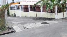 Rue Bancilhon, Port-Louis : un poids lourd endommage les slabs