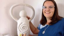 Objectif Zéro Transmission  : l’artiste Marie-Laure Ziss-Phokeer sensibilise pour prévenir la transmission du VIH au bébé