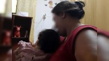 Exclus à cause d’un handicap : Vidya et sa fille trisomique de 2 ans, rejetés par leur famille