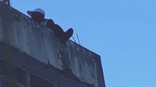Alors qu’il s’apprêtait à se jeter du 5e étage d’un immeuble : Gérald sauvé in extremis par Nawaz Noorbux