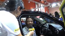 Salon de l'Automobile 2019 : un client heureux après avoir acheté deux voitures