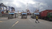 Baisse de productivité au port : les syndicats blâment le nouveau système informatique