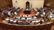 Parlement : Trois motions et… trois mois de vacances
