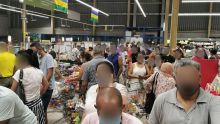 Des Mauriciens se préparent en cas d’un reconfinement : ruée vers les supermarchés samedi soir