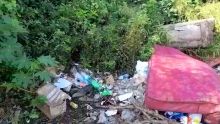 Dépôt illégal de déchets à la rue Manilall, Boundary, Rose-Hill