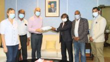 Covid-19 - Siven Selloyee fait don de 5000 masques au ministère de la Santé