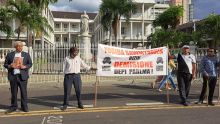 Manif à Port-Louis : des membres de Linion Pep Morisien réclament la démission de Sawmynaden  