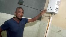 Un jeune meurt asphyxié dans sa salle de bains - Jean Claude : «Nous avions installé le chauffe-eau ensemble la veille»