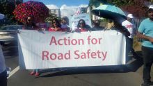 Sécurité routière : marche de sensibilisation à Rose-Hill