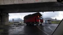 Camions surchargés de canne à sucre : l’insouciance totale des chauffeurs