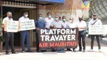 [En images] «Non-respect» de leurs droits : manif de la Platform Travayer Air Mauritius devant le ministère du Travail 
