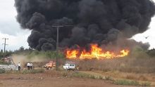 À Goodlands : un entrepôt du CEB ravagé par les flammes
