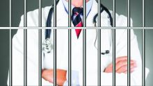 Homicide involontaire pour imprudence lors d’une césarienne : le gynécologue Boodoo entame sa peine de six mois de prison