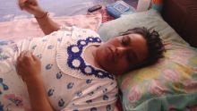 Malade, elle s’occupe de sa fille paralysée : la touchante histoire de Chandranee et Padmini