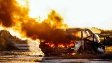 Une voiture ravagée par un incendie - Le propriétaire : «Mo loto ti kouma mo deziem madam»
