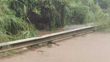 Grosses averses : la route reliant Choisy à Bel-Ombre via Chamarel fermée à la circulation