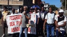 [En images] Wakashio : marche pacifique des pêcheurs à Mahébourg, ce dimanche