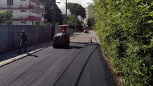 Rue St-Clément, Curepipe : l’asphaltage de la route et la construction de drains complétés