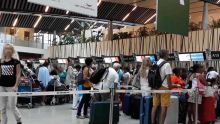 À l’aéroport : un manque d’officiers de l’Immigration décrié