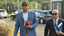 [En images] Affaire « Reward Money » : arrivée du SP Ashik Jagai à la FCC pour son interrogatoire «under warning»