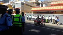 Négligence médicale alléguée : les Verts Fraternels manifestent devant l’hôpital Dr A.G Jeetoo