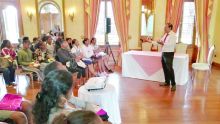 Teaching for Freedom : 25 filles de DIS-MOI, du collège Medco Cassis, reçues par le président de la République