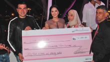 Levée de fonds Sunny Leone et le cancer du sein