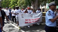 Rose-Hill : une marche pour dire non à la drogue