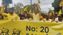 Nomination Day : Roshi Badhain, leader du Reform Party arrive au Nomination Centre du no 20