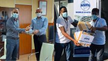 World Knits fait don de 20 000 masques au ministère de la Santé 