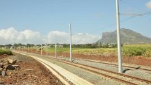 Incident peu avant Barkly : un enfant assis sur les rails
