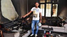 Les propriétaires en voyage : une maison incendiée par des cambrioleurs
