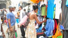 Commerce informel : des marchands ambulants réinvestissent les rues de Port-Louis