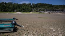 Sévères restrictions d'eau et risques d'incendies, la sécheresse s'installe sur la France