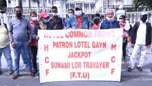 Manif devant le Parlement : le Front commun des hôtels dénonce les conditions imposées aux salariés