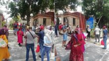 Fermeture des frontières : des Mauriciens manifestent devant l'ambassade mauricienne à Delhi  