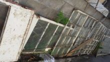 Rivière-Noire : des fenêtres cassées sur la voie publique