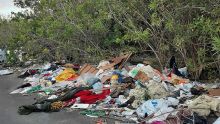 Courrier de lecteurs - À Ébène : des poubelles au milieu des trottoirs  