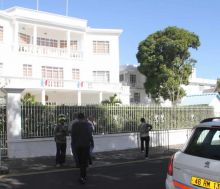 Coups de feu contre l’ambassade de France: deux personnes entendues par la police