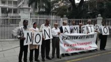 La Plateforme Anti-Metro manifeste devant l’Assemblée nationale