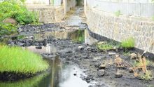 Pollution à Sable Noir : une nappe d’huile se propage dans le lagon